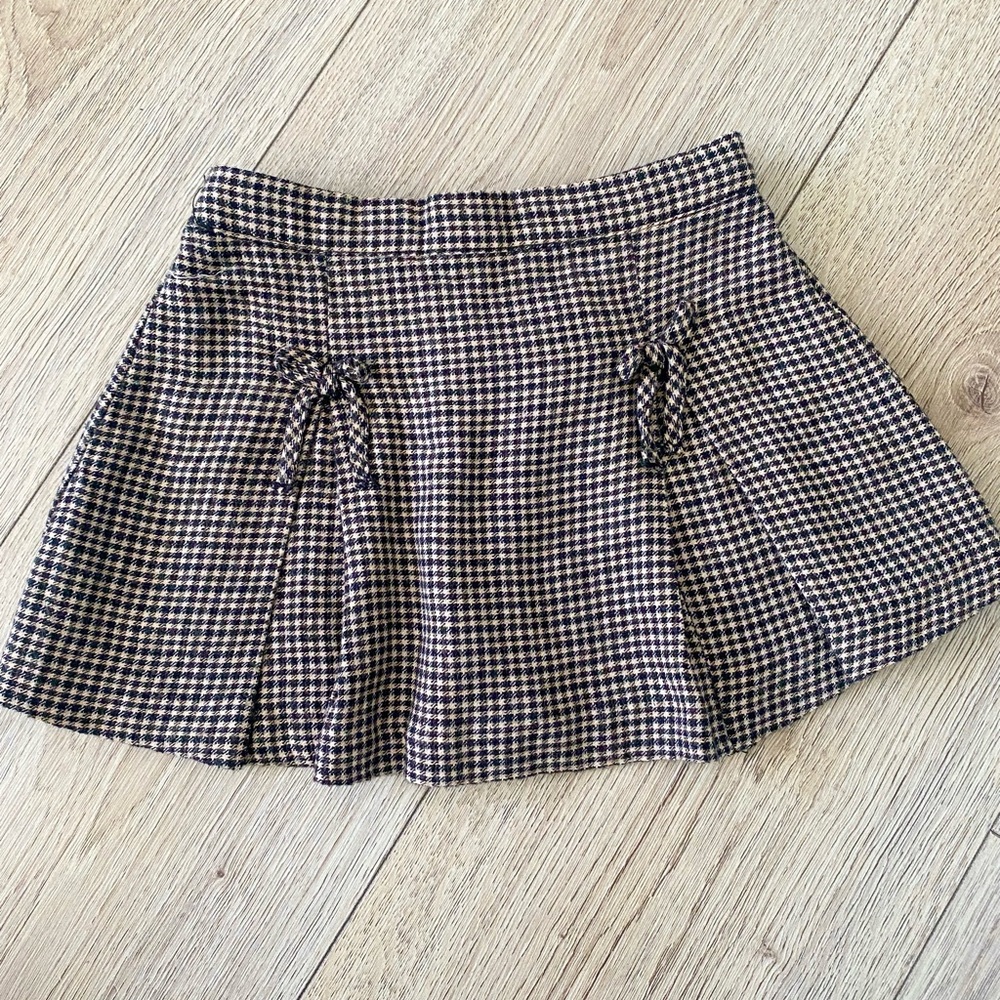 Zara cute girl skirt with undershorts attached to it